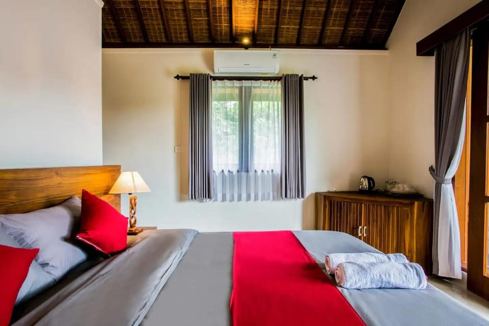 Bed, Photo of the whole room, Bedroom