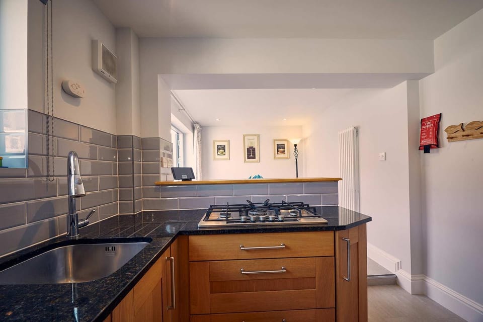 Kitchen or kitchenette, pet friendly, stove