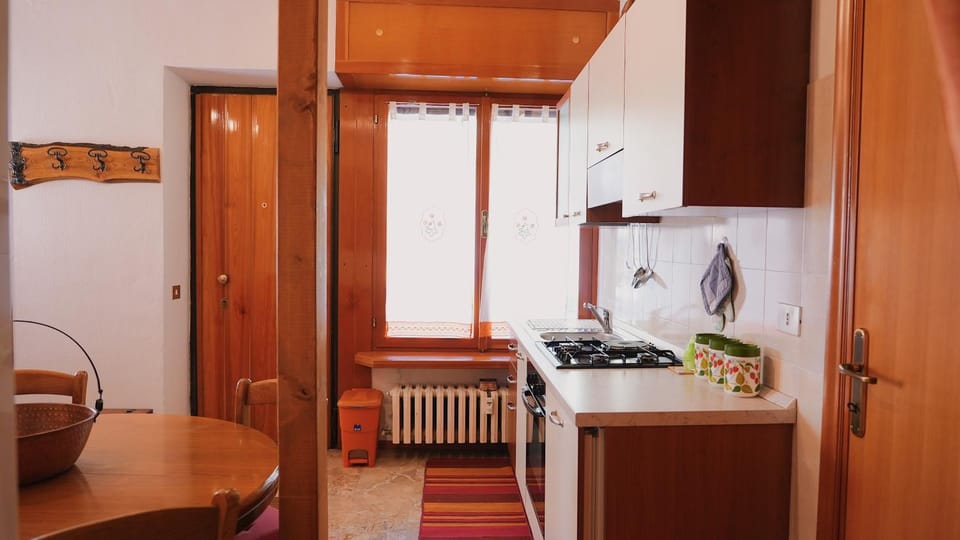 Facade/entrance, Kitchen or kitchenette
