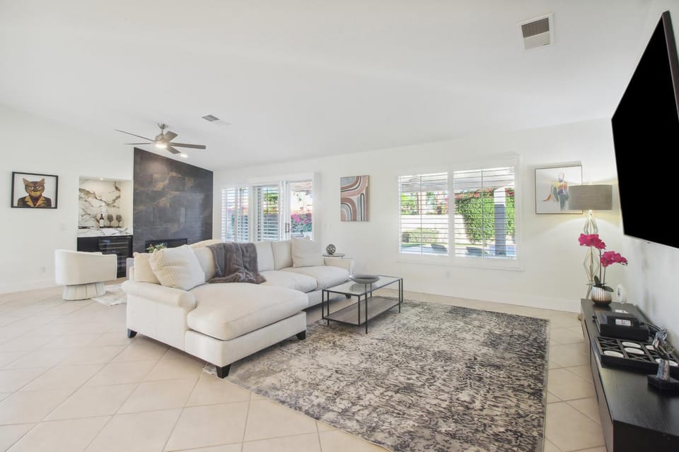 Spa, Fireplace: Paradisal Lake LaQuinta Home! House in La Quinta