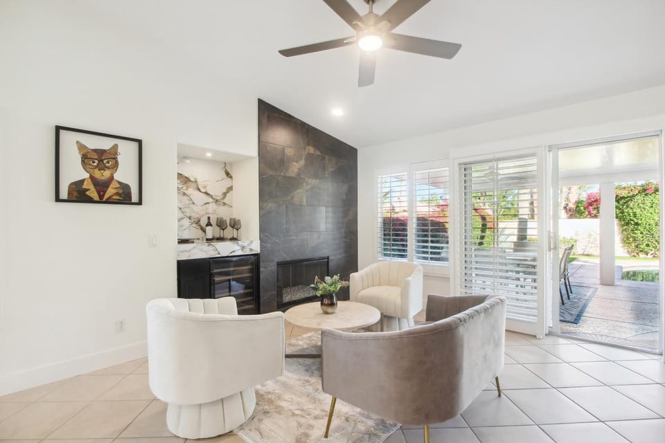 Spa, Fireplace: Paradisal Lake LaQuinta Home! House in La Quinta