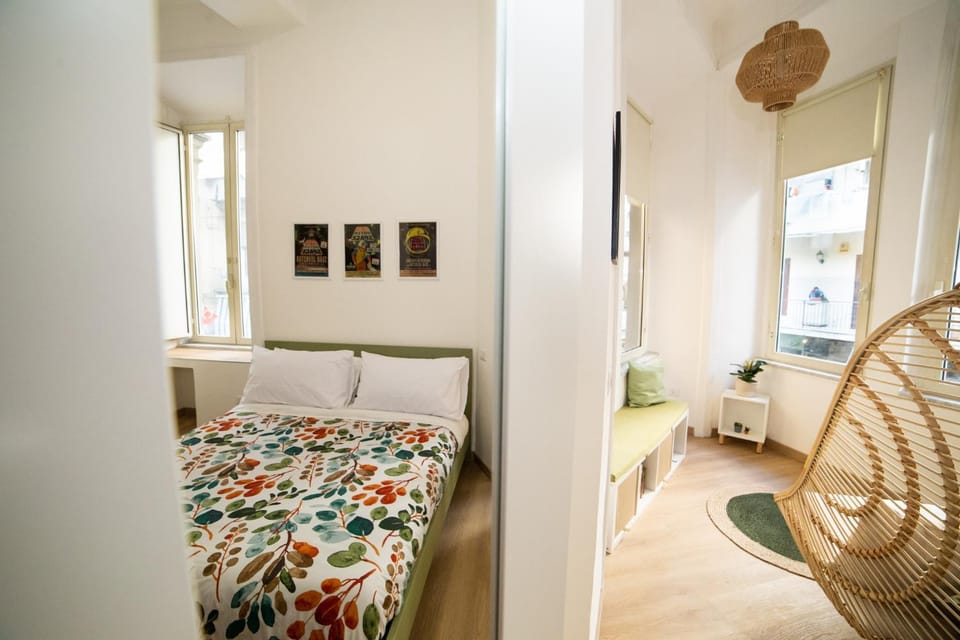 Bed, Photo of the whole room, Seating area