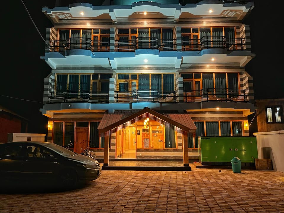 Property building, Facade/entrance, Parking