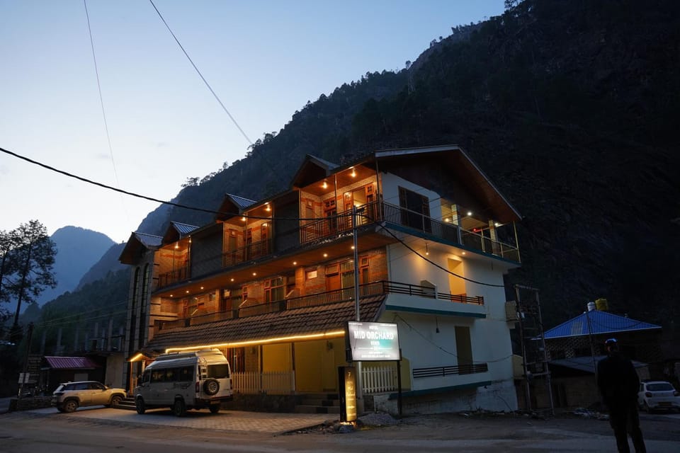 Property building, Mountain view, Location, Parking