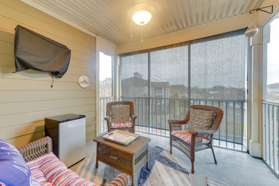 Crow Creek Golf Club Condo w/ Community Perks! House in South Carolina