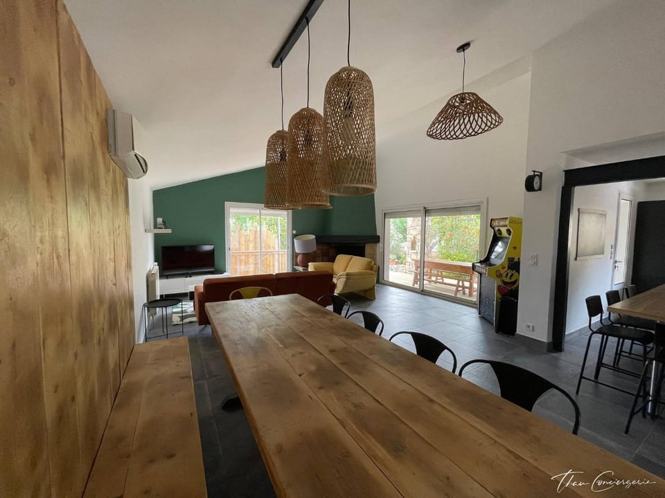 Communal lounge/ TV room, Living room