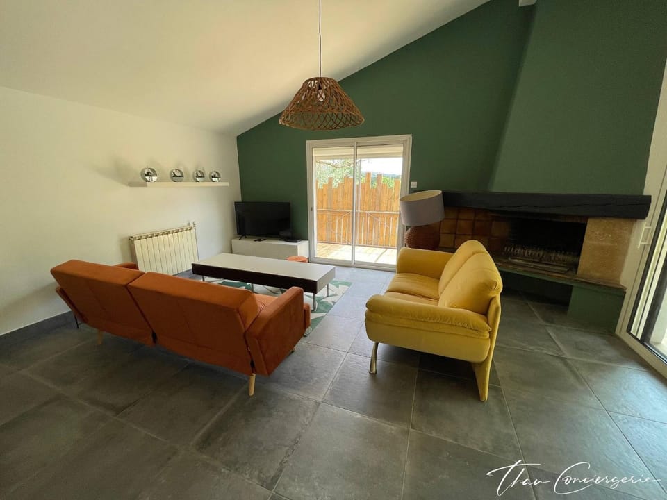 Communal lounge/ TV room, Living room