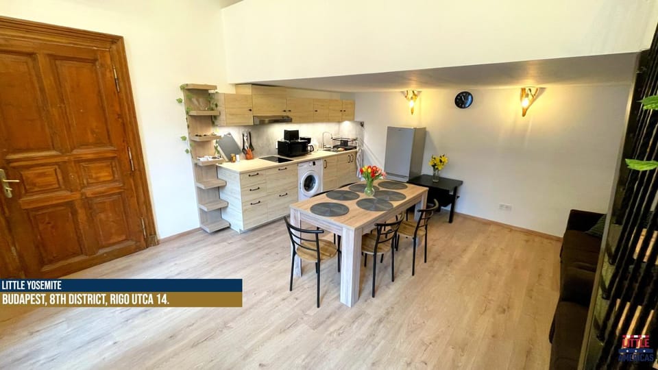 Kitchen or kitchenette, Dining area, stove