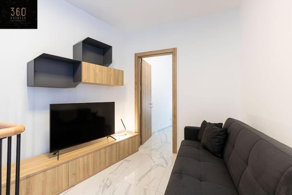 Communal lounge/ TV room, TV and multimedia, Living room, Seating area, Evening entertainment
