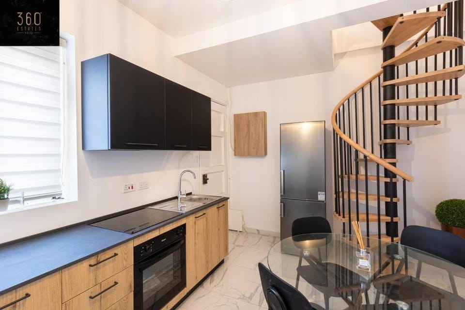 TV and multimedia, Kitchen or kitchenette, Living room, Seating area, Dining area, dishwasher, minibar, oven, pet friendly, stove