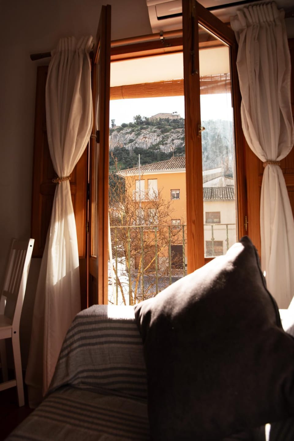 Bed, Day, Natural landscape, Mountain view