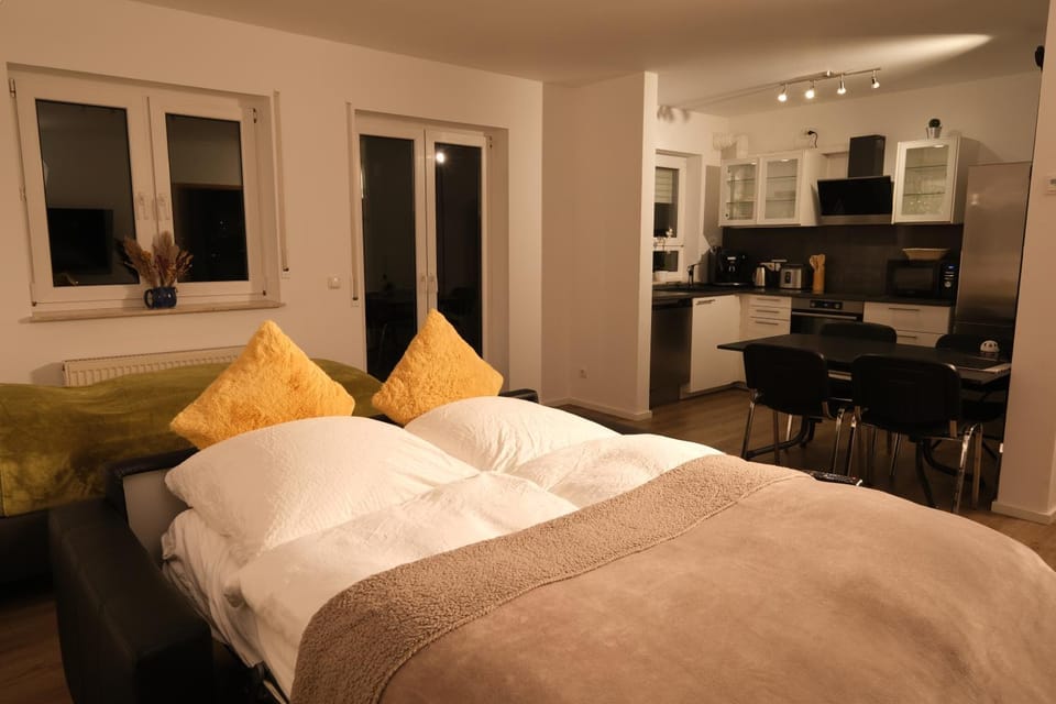 Communal lounge/ TV room, Bed, Kitchen or kitchenette, Living room, Seating area