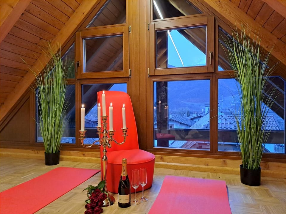 Communal lounge/ TV room