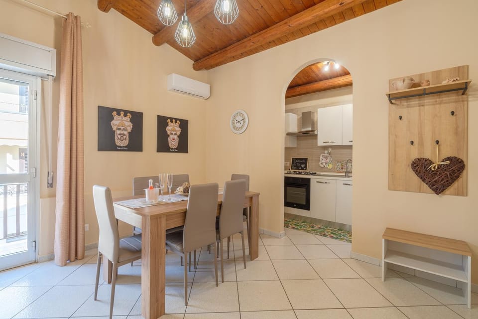 Property building, Kitchen or kitchenette, Living room