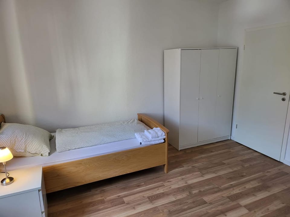Property building, Bed, Photo of the whole room, Seating area, Bedroom, furniture, heating, internet, internet, locker, locker, soundproof, towels, towels, wardrobe, washing machine