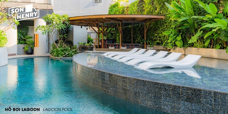 Patio, Day, Natural landscape, Garden, Garden view, Pool view, Swimming pool, sunbed