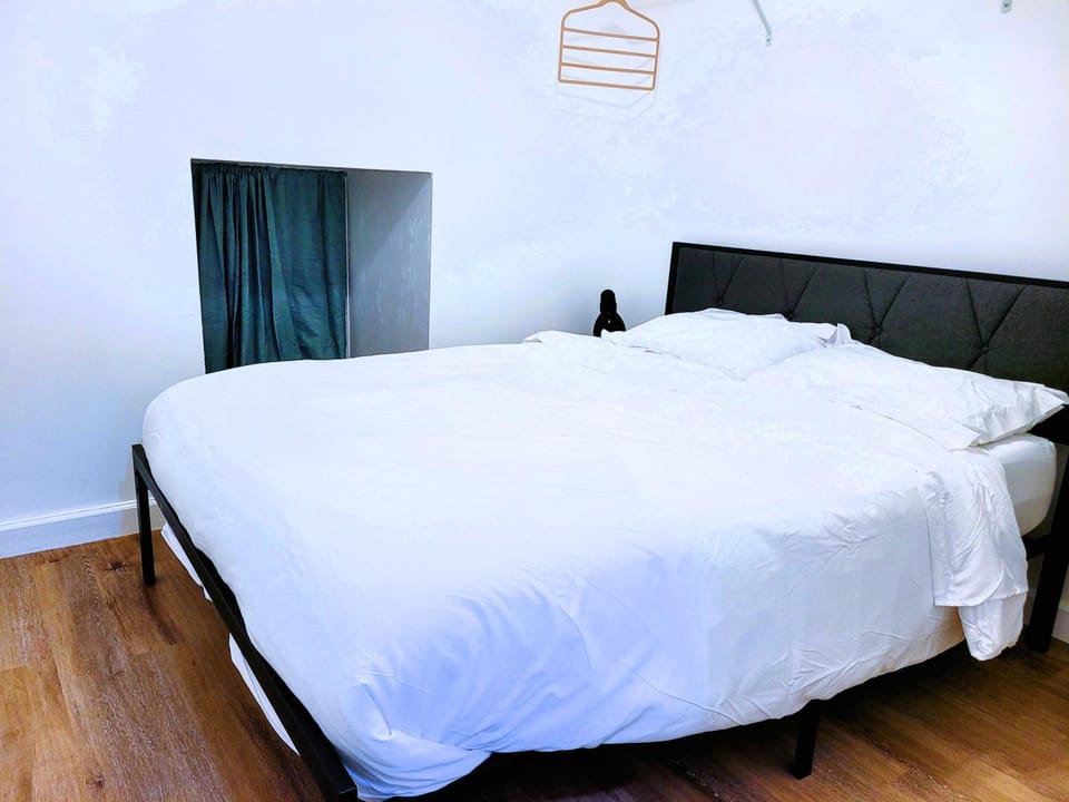 One room in a renovated duplex house near FSU Vacation rental in Tallahassee