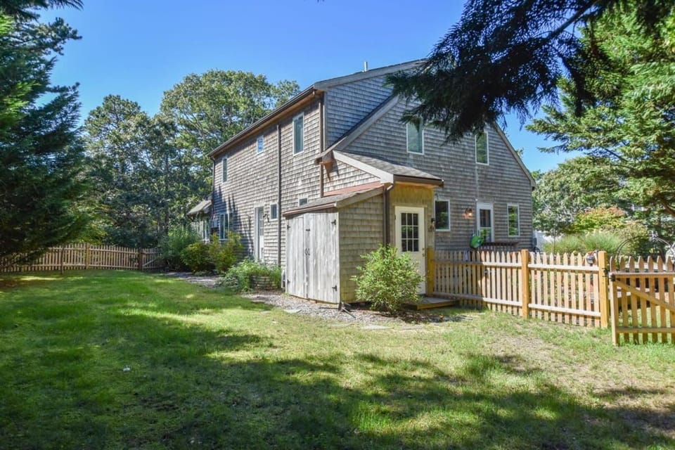Peaceful retreat plus Dog Friendly House in Wellfleet