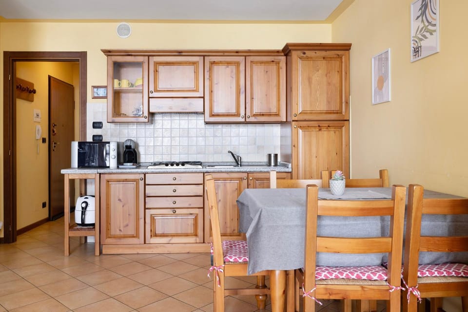 Property building, Kitchen or kitchenette, Living room