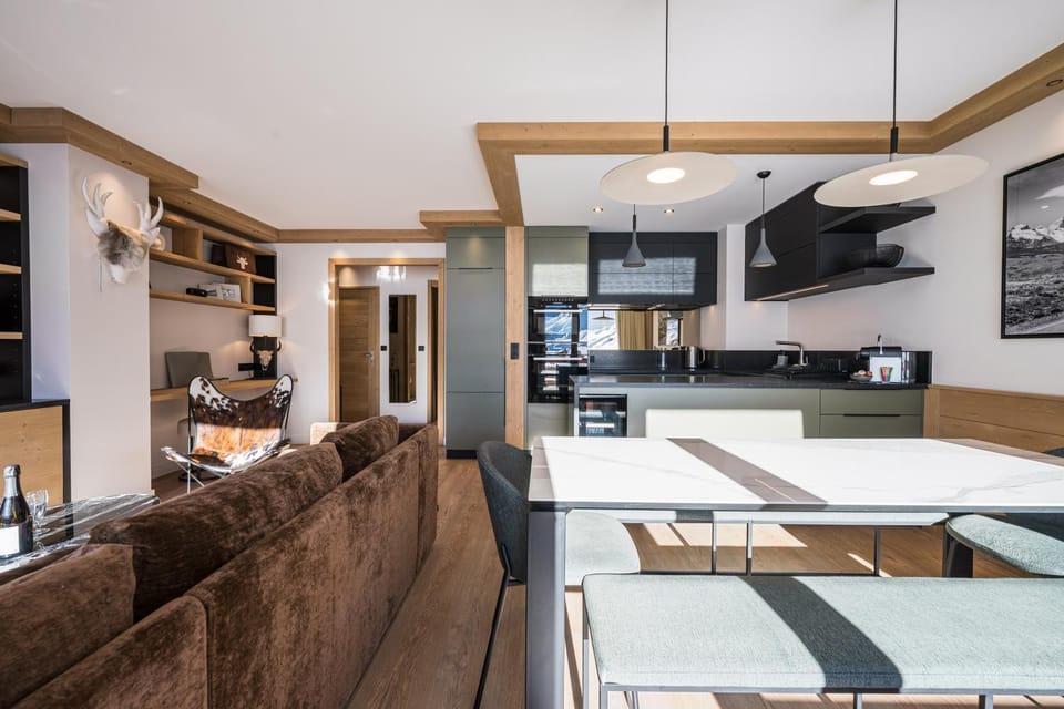 Kitchen or kitchenette, minibar, oven