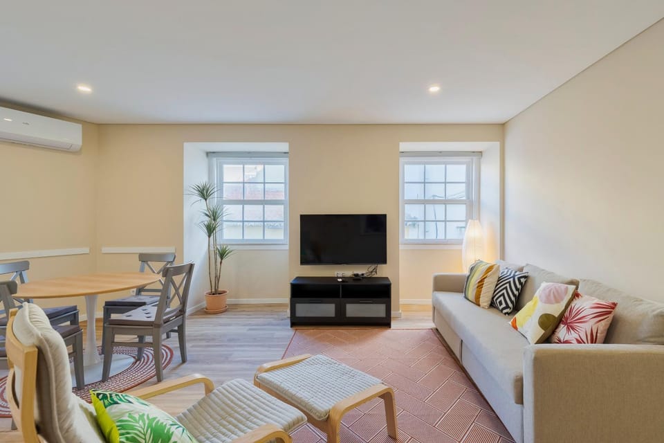 Communal lounge/ TV room, TV and multimedia, Living room, Dining area, air conditioner
