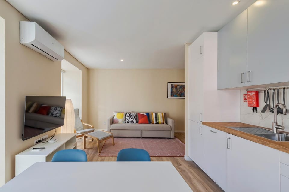TV and multimedia, Kitchen or kitchenette, Living room, Dining area