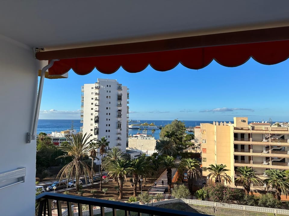Day, Natural landscape, View (from property/room), Balcony/Terrace, City view, Sea view