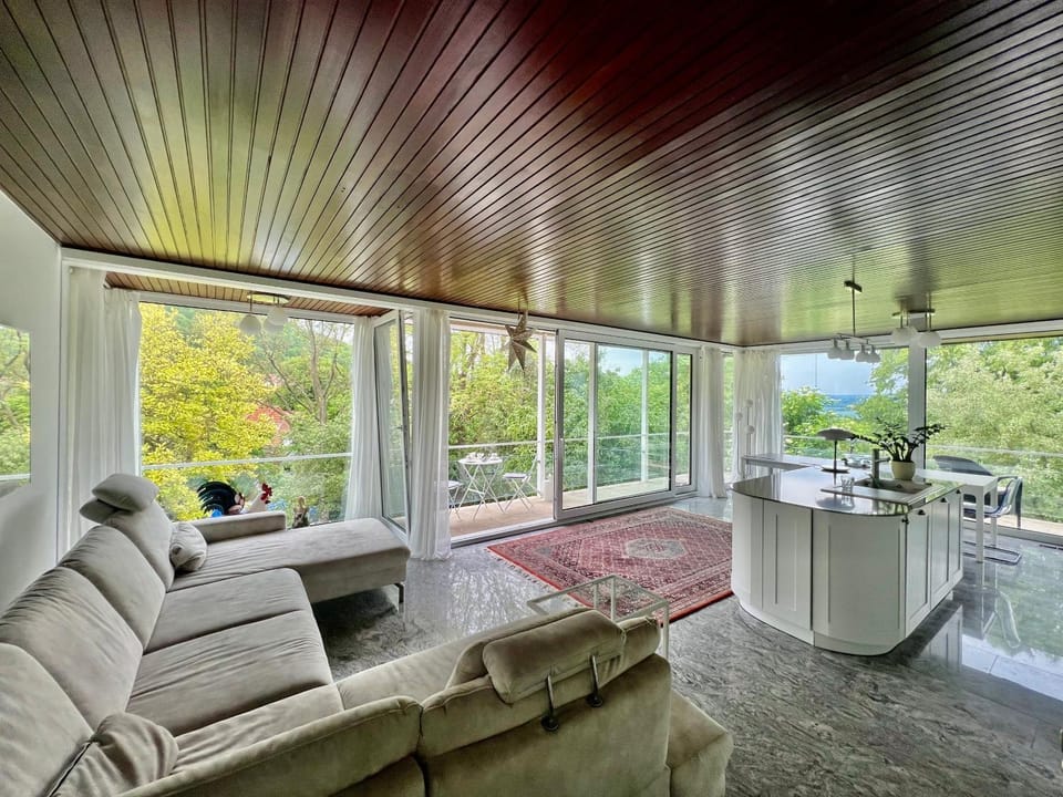 TV and multimedia, View (from property/room), Balcony/Terrace, Living room, Seating area