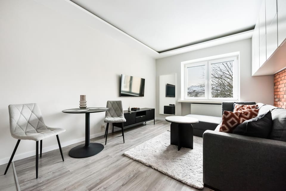 Communal lounge/ TV room, TV and multimedia, Living room, Seating area, Dining area, Evening entertainment