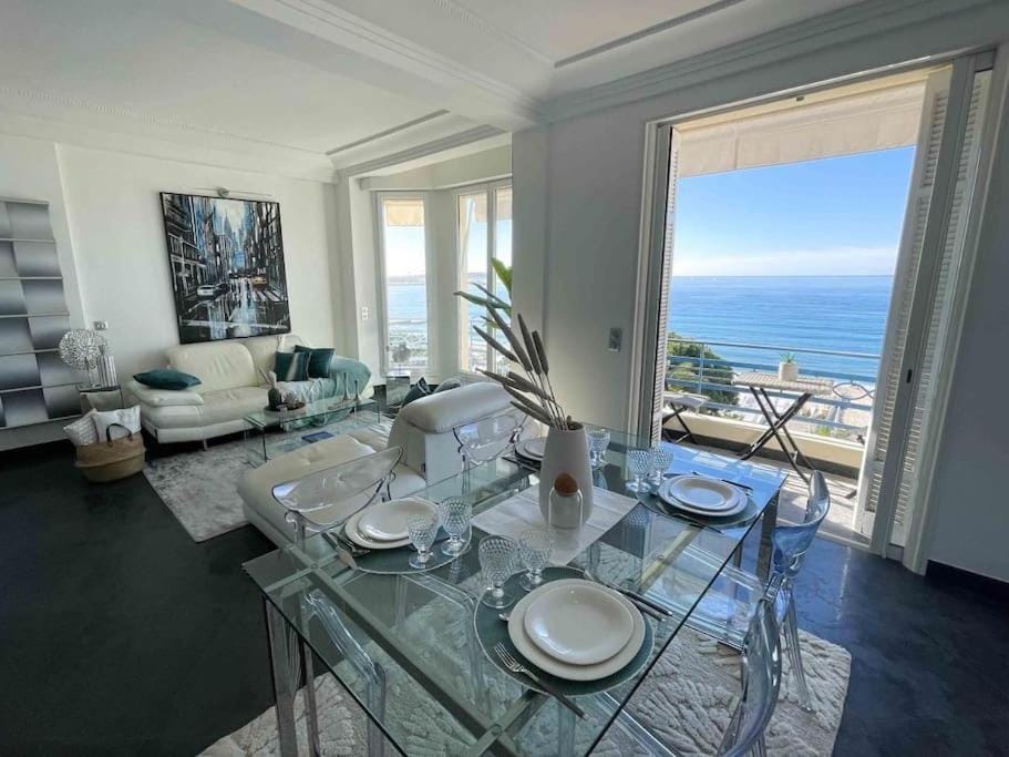 Day, Natural landscape, View (from property/room), Balcony/Terrace, Living room, Seating area, Dining area, Sea view