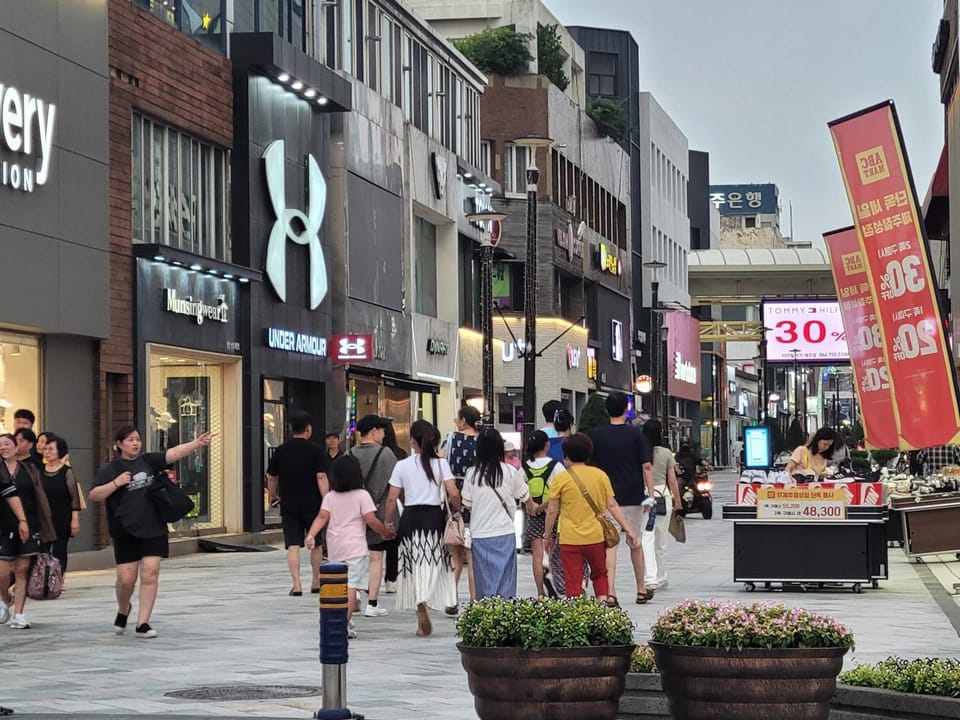 Neighbourhood, Shopping Area, Location