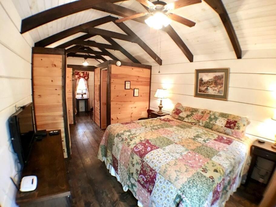 Tiny Home Cottage Near the Smokies #2 Lotte House in Sevier County