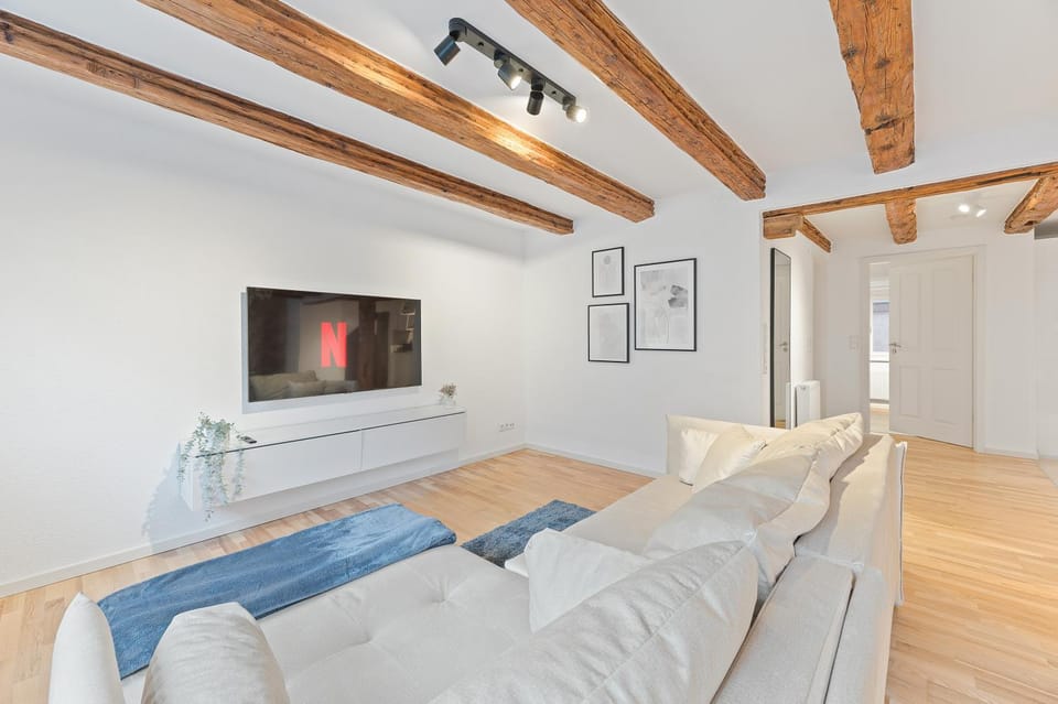 Communal lounge/ TV room, TV and multimedia, Living room, Seating area, Evening entertainment