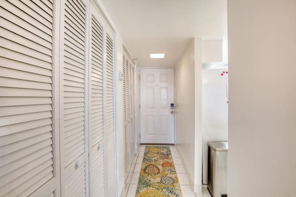 Kings Oasis Oceanview Pool BBQ Grill Apartment in South Daytona