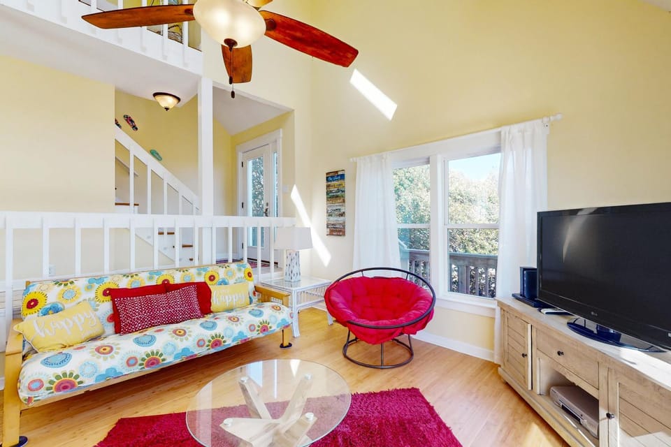 Pleasant ocean view home with balcony, rocking chairs, soaking tub, AC, & W/D House in Emerald Isle