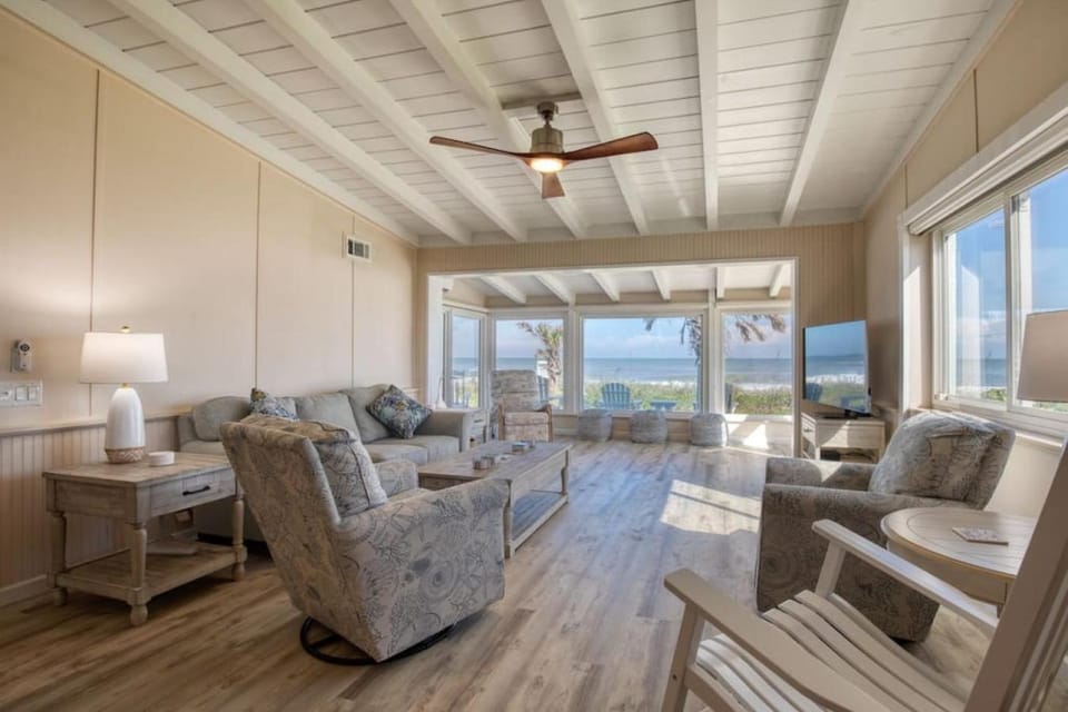 Sunrise Cottage Beachfront Home House in Daytona Beach