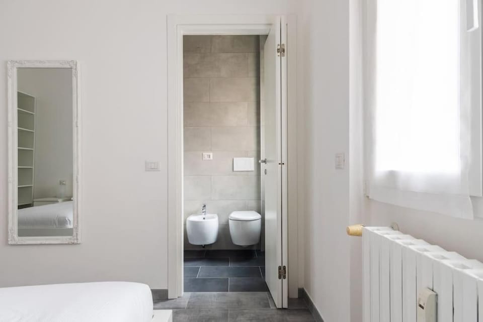 Toilet, Bathroom, Photo of the whole room, internet