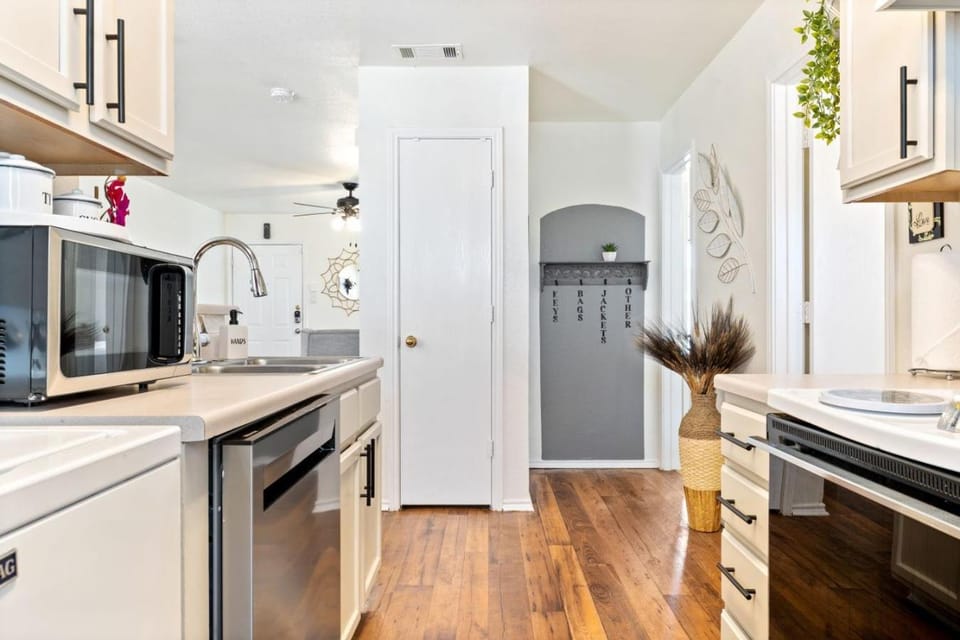 Kitchen or kitchenette, dishwasher, pet friendly, stove