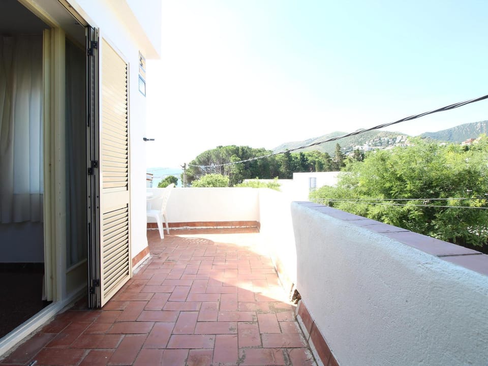 Villa Espaciosa con Jardín Cerca de la Playa - ES-228-168 Villa in Alt Empordà