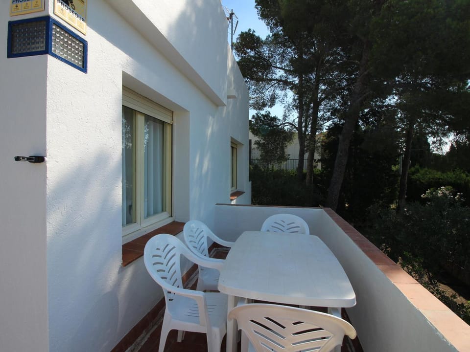 Villa Espaciosa con Jardín Cerca de la Playa - ES-228-168 Villa in Alt Empordà