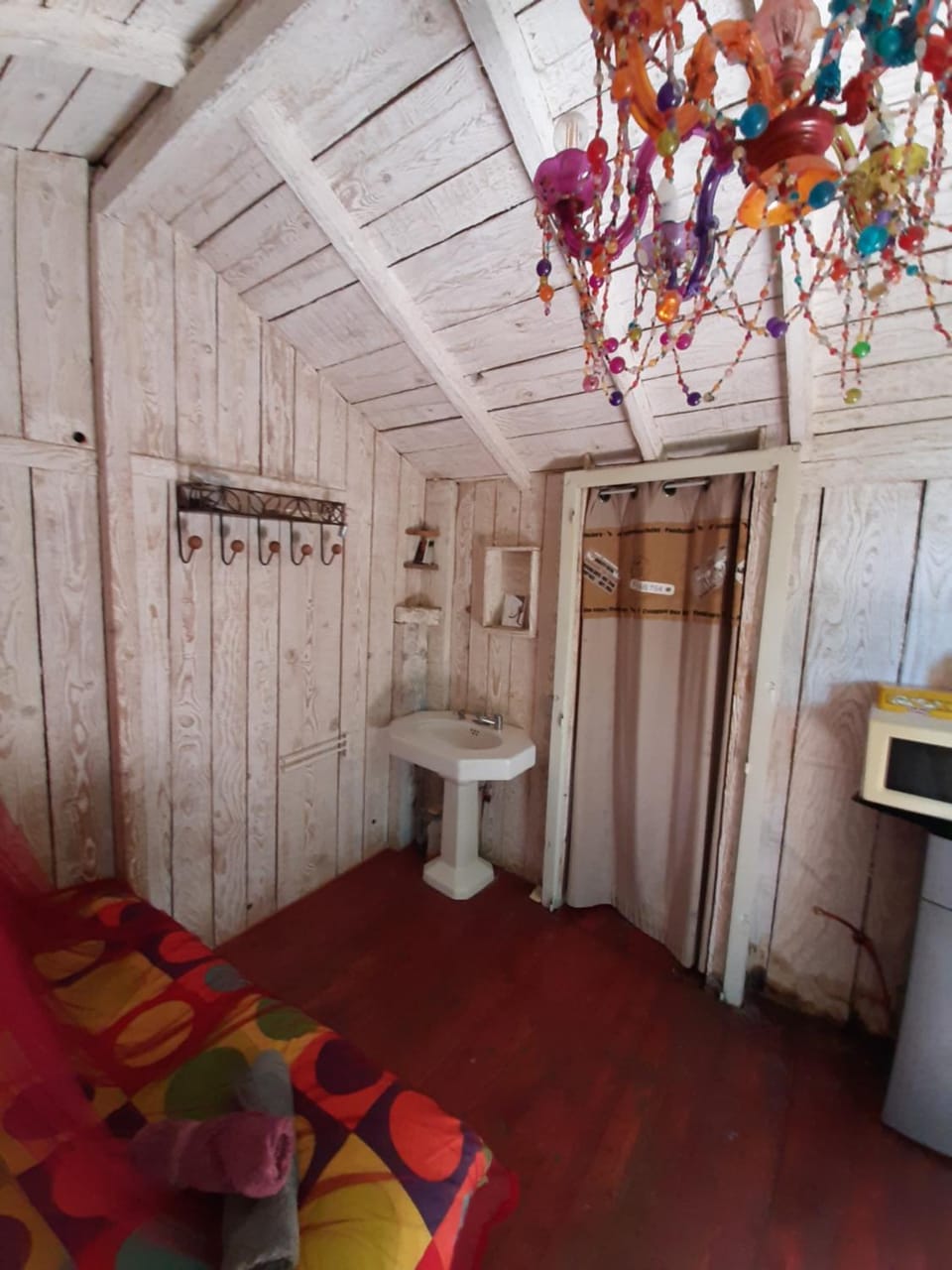 Cabane perchée de Lys dans les chênes verts et le micocoulier Chalet in Occitanie