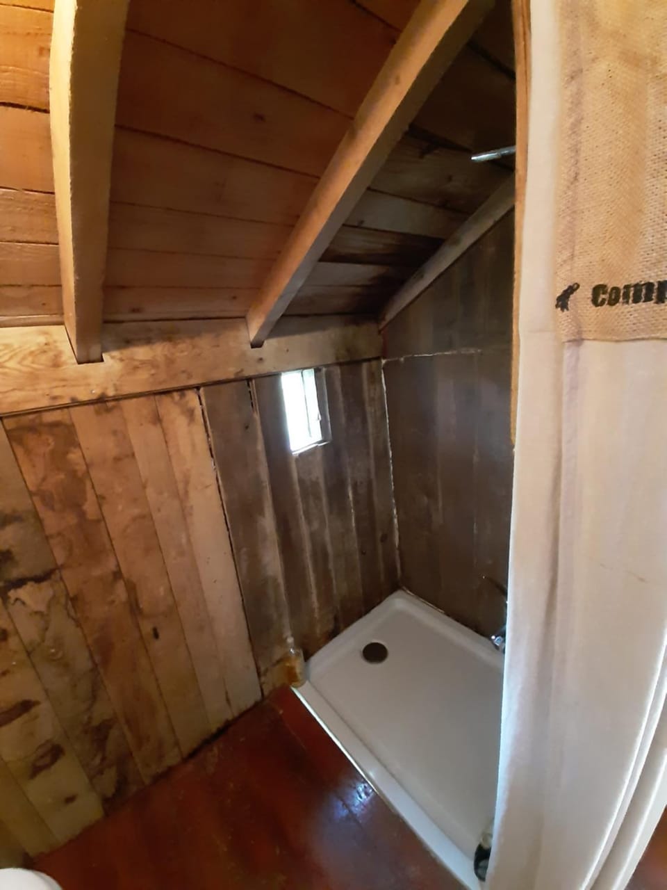 Cabane perchée de Lys dans les chênes verts et le micocoulier Chalet in Occitanie