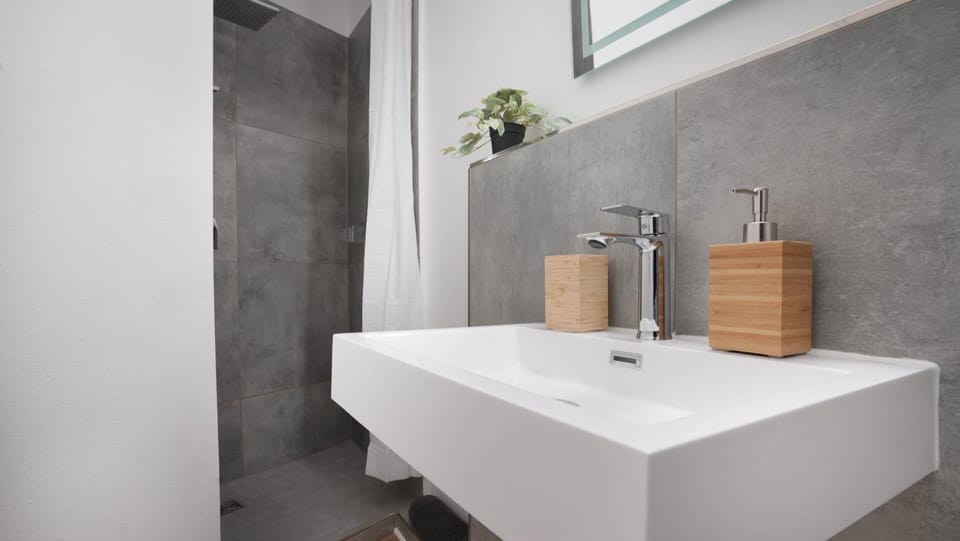 Shower, Bathroom, heating, towels