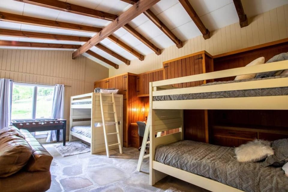 Bed, Photo of the whole room, bunk bed