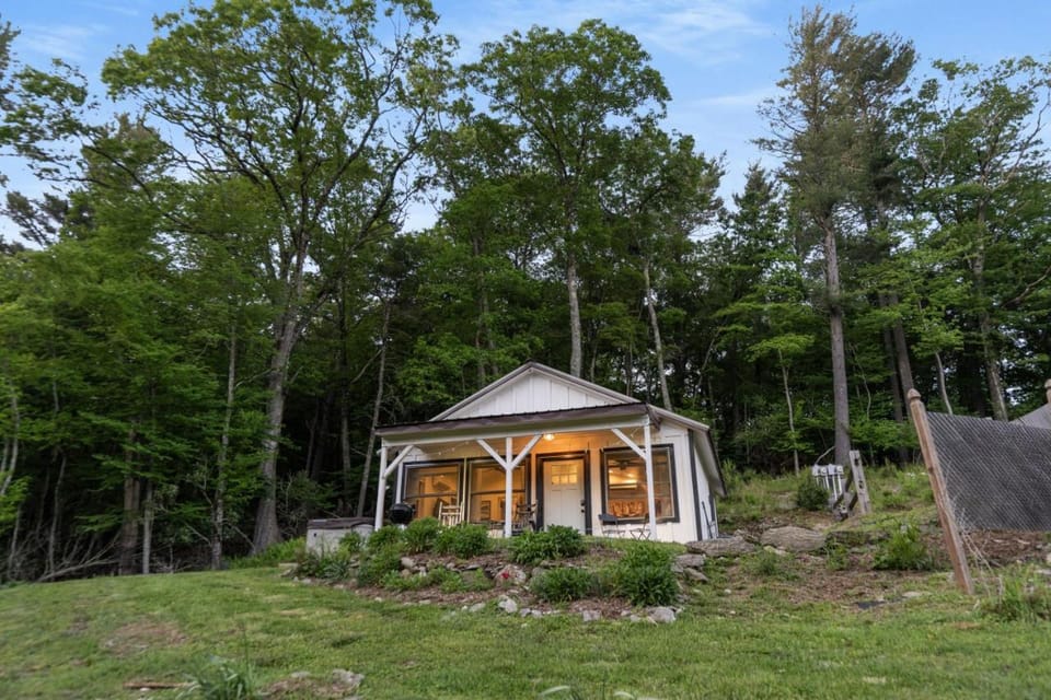 Clementine Cottage at Doe Creek House in Watauga