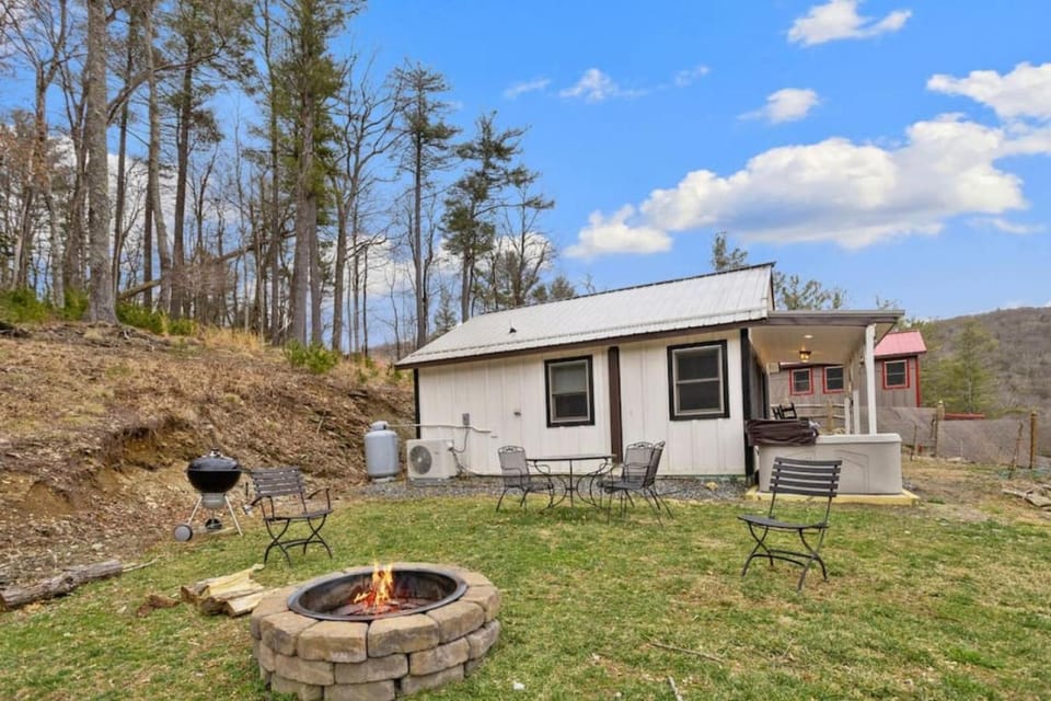 Property building, Natural landscape, Garden view