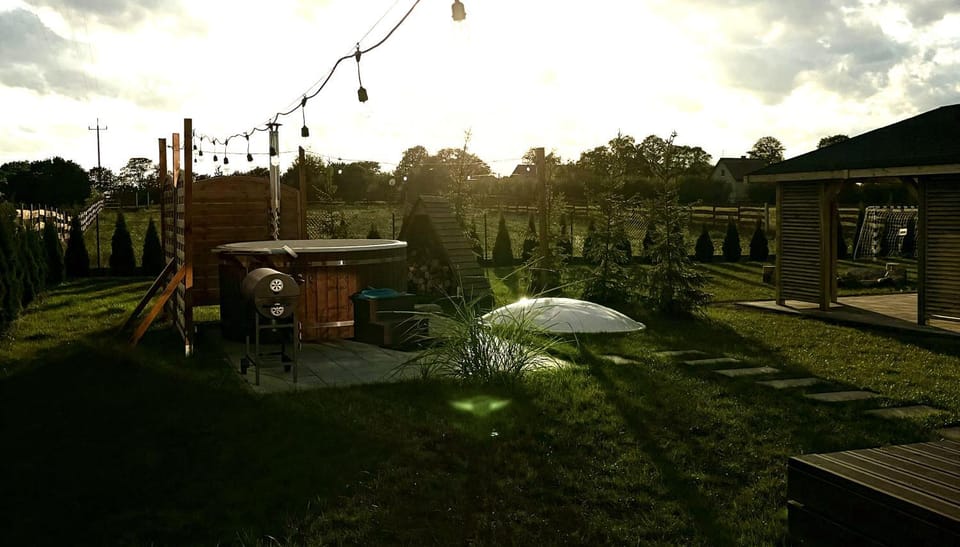 Garden, Hot Tub