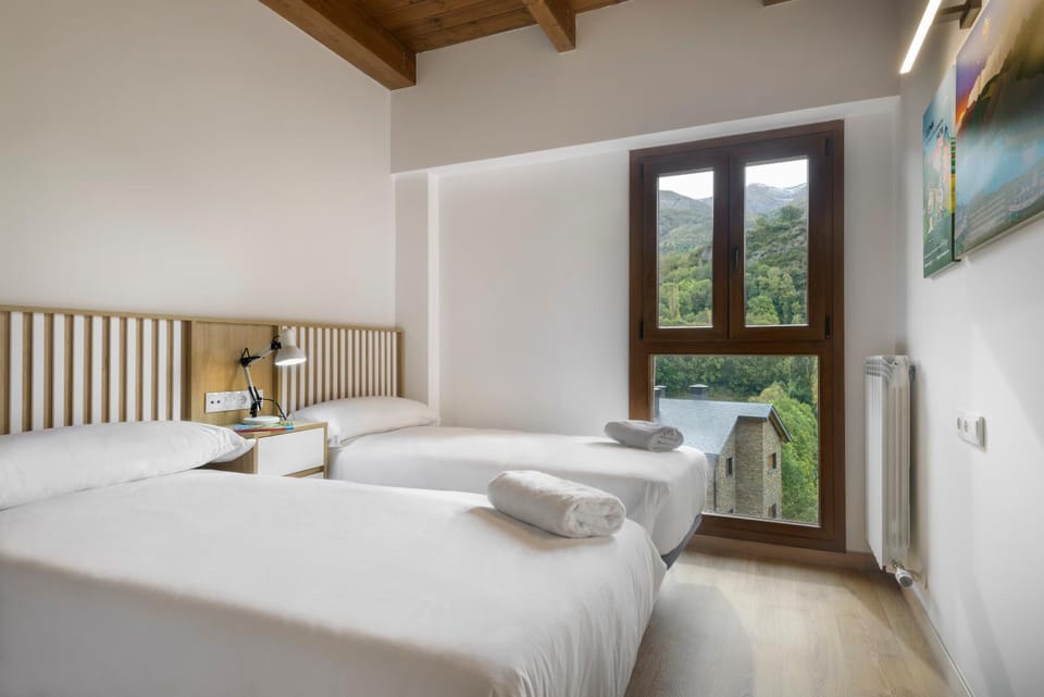 Bed, Photo of the whole room, Bedroom, Landmark view, Mountain view, towels