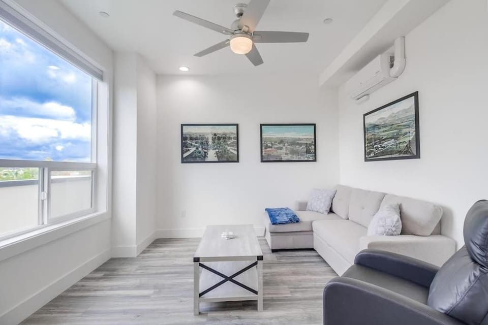 Park Blvd 301 - Modern - Urban Oasis - SPA Apartment in San Diego