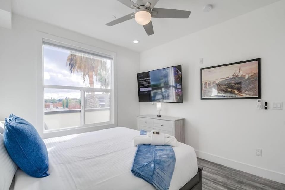 Park Blvd 301 - Modern - Urban Oasis - SPA Apartment in San Diego